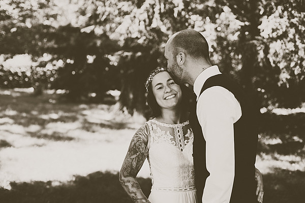 Chemnitz, Sachsen, Hochzeit, Hochzeitsfotograf, Fotograf, Brautpaar, Brautpaarshooting,  Tattoo, Brautstrauss, Brautkleid, Villa Gückelsberg 
