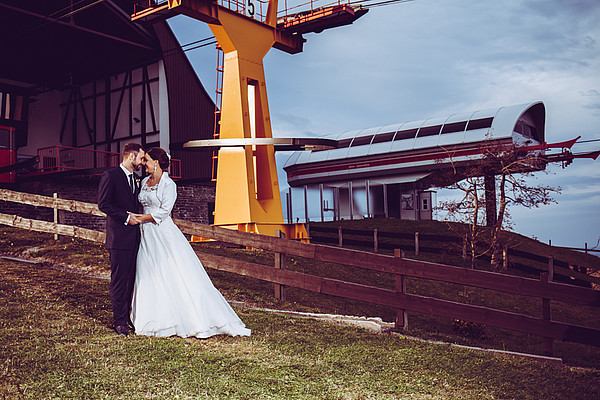 Chemnitz, Sachsen, Hochzeit, Hochzeitsfotograf, Fotograf, Brautpaar, Brautpaarshooting, Fichtelberg, Seilbahn, Fichtelbergbahn