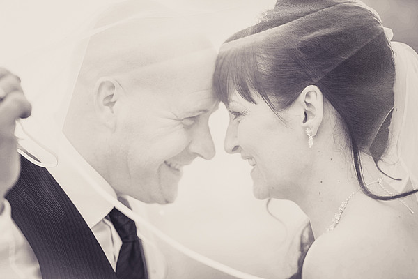 Chemnitz, Sachsen, Hochzeit, Hochzeitsfotograf, Fotograf, Brautpaar, Brautpaarshooting, Schleier, Augustusburg